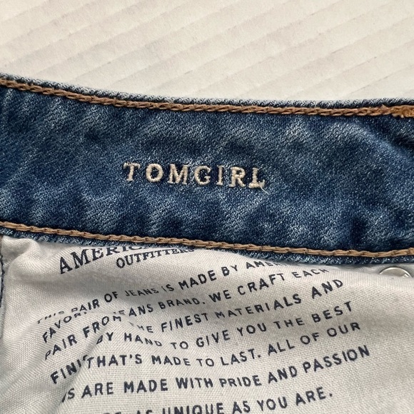 American Eagle Jeans Tomgirl Tapered Distressed Button Fly Womens 4 - Picture 6 of 7